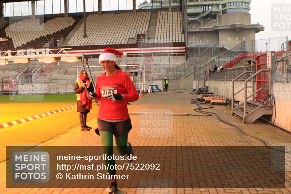 08.12.2024 - St. Pauli X-Mass-Run No. 14 Kathrin Stürmer Photography http://msf.ph/oto/7522092 08.12.2024 09:57:06 Ziel 755, 763, 904, 1291, 1982, 2267, 3022, 3162 meine-sportfotos.de