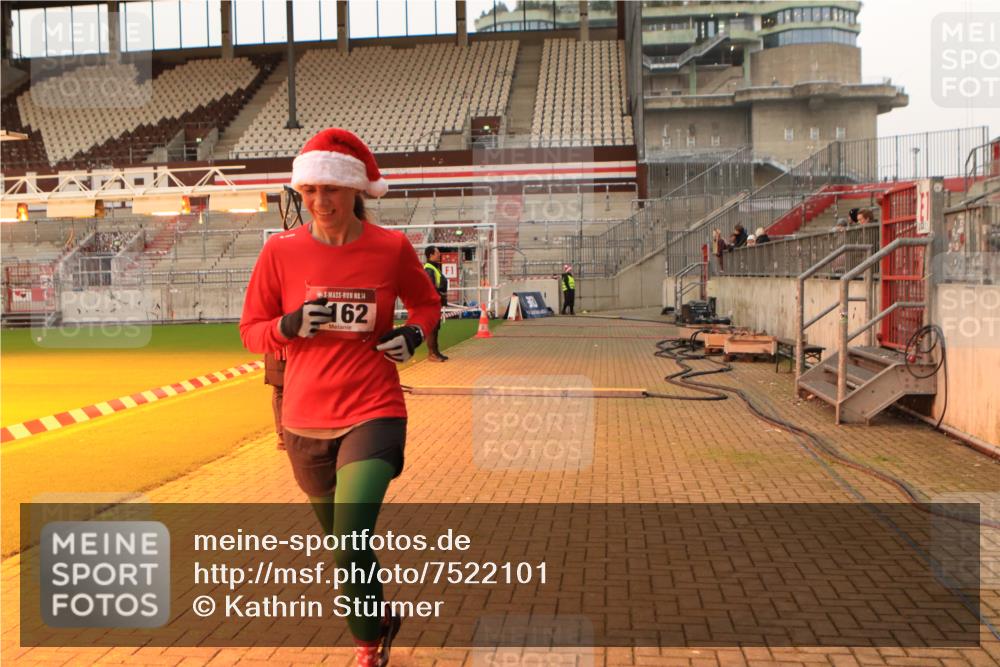 08.12.2024 - St. Pauli X-Mass-Run No. 14 Kathrin Stürmer Photography http://msf.ph/oto/7522101 08.12.2024 09:57:06 Ziel 755, 763, 904, 1291, 1982, 2267, 3022, 3162 meine-sportfotos.de