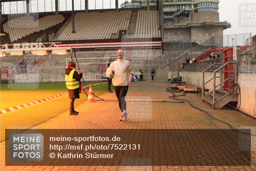 08.12.2024 - St. Pauli X-Mass-Run No. 14 Kathrin Stürmer Photography http://msf.ph/oto/7522131 08.12.2024 09:57:23 Ziel 391, 3258 meine-sportfotos.de