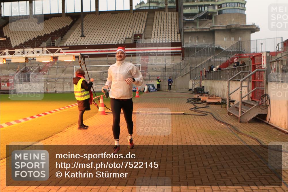 08.12.2024 - St. Pauli X-Mass-Run No. 14 Kathrin Stürmer Photography http://msf.ph/oto/7522145 08.12.2024 09:57:24 Ziel 391, 3258 meine-sportfotos.de