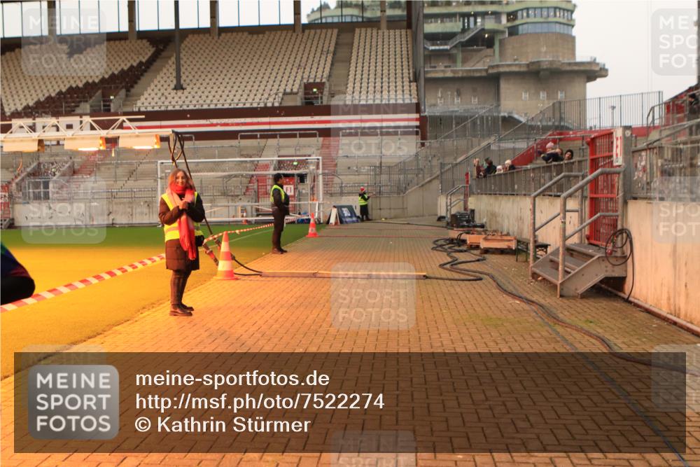 08.12.2024 - St. Pauli X-Mass-Run No. 14 Kathrin Stürmer Photography http://msf.ph/oto/7522274 08.12.2024 09:57:34 Ziel 391, 2840, 2842, 3258 meine-sportfotos.de