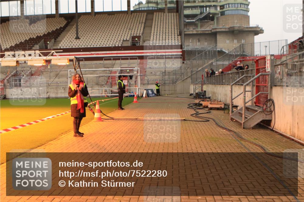08.12.2024 - St. Pauli X-Mass-Run No. 14 Kathrin Stürmer Photography http://msf.ph/oto/7522280 08.12.2024 09:57:34 Ziel 391, 2840, 2842, 3258 meine-sportfotos.de