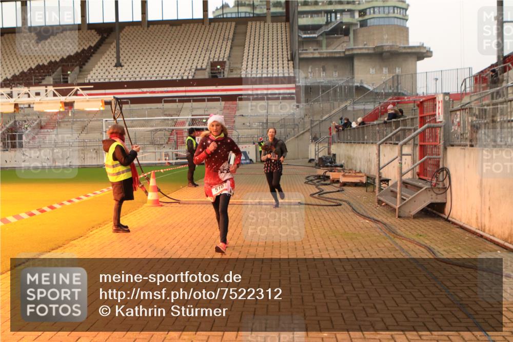 08.12.2024 - St. Pauli X-Mass-Run No. 14 Kathrin Stürmer Photography http://msf.ph/oto/7522312 08.12.2024 09:57:46 Ziel 510, 1532, 2840, 2842, 3171 meine-sportfotos.de