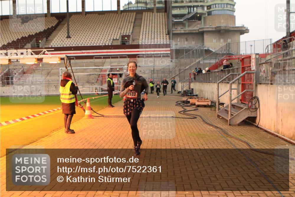 08.12.2024 - St. Pauli X-Mass-Run No. 14 Kathrin Stürmer Photography http://msf.ph/oto/7522361 08.12.2024 09:57:48 Ziel 510, 1532, 1789, 3092, 3171 meine-sportfotos.de
