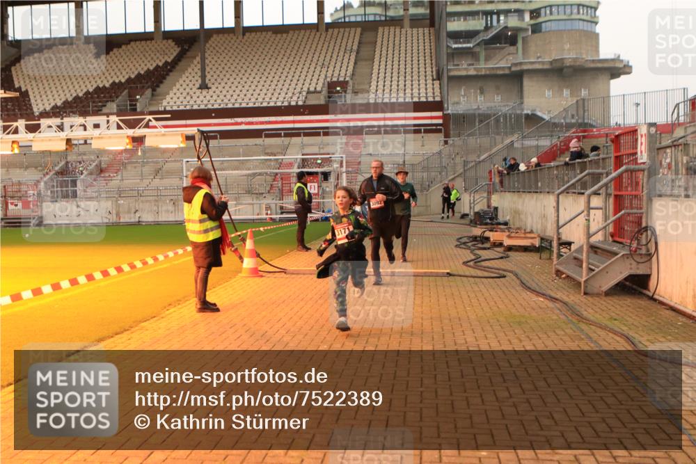 08.12.2024 - St. Pauli X-Mass-Run No. 14 Kathrin Stürmer Photography http://msf.ph/oto/7522389 08.12.2024 09:57:53 Ziel 510, 1532, 1789, 3092, 3171 meine-sportfotos.de