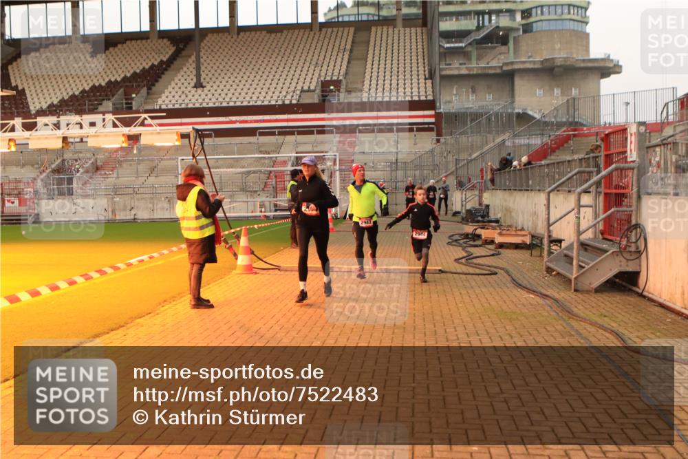 08.12.2024 - St. Pauli X-Mass-Run No. 14 Kathrin Stürmer Photography http://msf.ph/oto/7522483 08.12.2024 09:58:00 Ziel 1075, 1080, 1532, 1789, 2934, 2943, 2944, 3092, 3171 meine-sportfotos.de