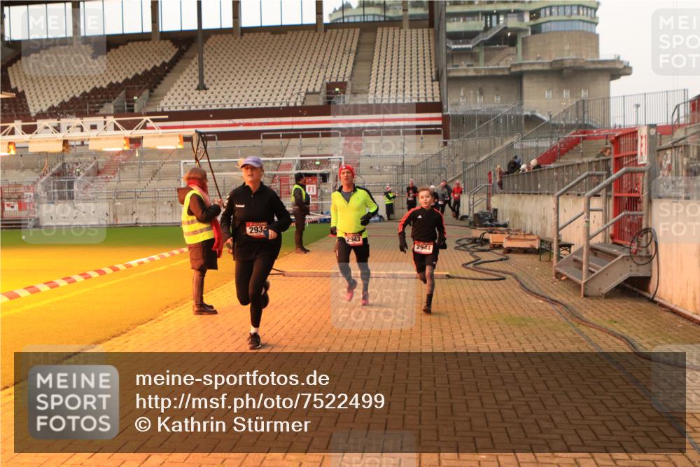08.12.2024 - St. Pauli X-Mass-Run No. 14 Kathrin Stürmer Photography http://msf.ph/oto/7522499 08.12.2024 09:58:01 Ziel 1075, 1080, 1396, 1397, 1789, 2872, 2934, 2943, 2944, 3092, 3171 meine-sportfotos.de