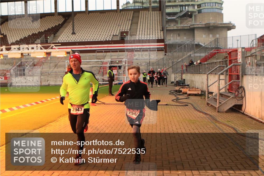 08.12.2024 - St. Pauli X-Mass-Run No. 14 Kathrin Stürmer Photography http://msf.ph/oto/7522535 08.12.2024 09:58:02 Ziel 55, 880, 1075, 1080, 1396, 1397, 1789, 2872, 2934, 2943, 2944, 3092, 3171 meine-sportfotos.de