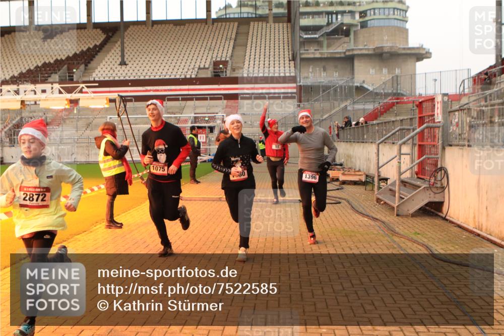 08.12.2024 - St. Pauli X-Mass-Run No. 14 Kathrin Stürmer Photography http://msf.ph/oto/7522585 08.12.2024 09:58:08 Ziel 55, 802, 880, 1075, 1080, 1396, 1397, 1789, 2872, 2934, 2943, 2944 meine-sportfotos.de