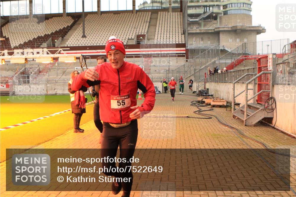 08.12.2024 - St. Pauli X-Mass-Run No. 14 Kathrin Stürmer Photography http://msf.ph/oto/7522649 08.12.2024 09:58:10 Ziel 49, 55, 802, 880, 1075, 1080, 1396, 1397, 2872, 2934, 2943, 2944 meine-sportfotos.de