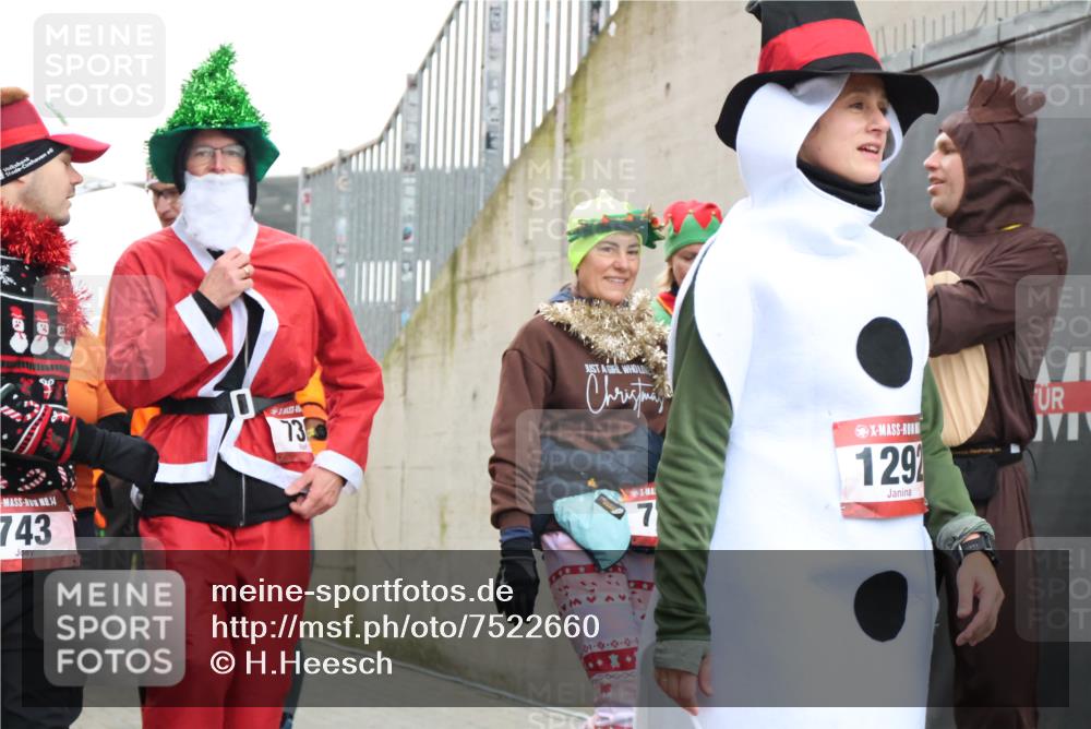 08.12.2024 - St. Pauli X-Mass-Run No. 14 H.Heesch http://msf.ph/oto/7522660 08.12.2024 10:40:39 Ziel 105, 200, 263, 321, 375, 493, 743, 1292, 1303, 1495, 2609, 2610, 263, 304, 321, 334, 375, 482, 538, 728, 736, 967, 1292, 1303, 1308, 1494, 1495, 1764, 1766, 2533 meine-sportfotos.de
