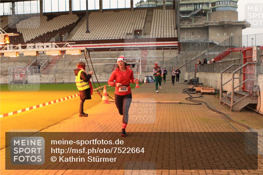 08.12.2024 - St. Pauli X-Mass-Run No. 14 Kathrin Stürmer Photography http://msf.ph/oto/7522664 08.12.2024 09:58:15 Ziel 49, 55, 802, 832, 880, 1075, 1080, 1396, 1397, 1864, 2428, 2872, 3109 meine-sportfotos.de