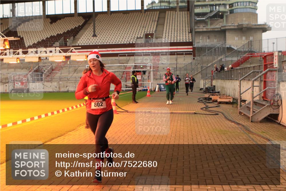08.12.2024 - St. Pauli X-Mass-Run No. 14 Kathrin Stürmer Photography http://msf.ph/oto/7522680 08.12.2024 09:58:15 Ziel 49, 55, 802, 832, 880, 1075, 1080, 1396, 1397, 1864, 2428, 2872, 3109 meine-sportfotos.de