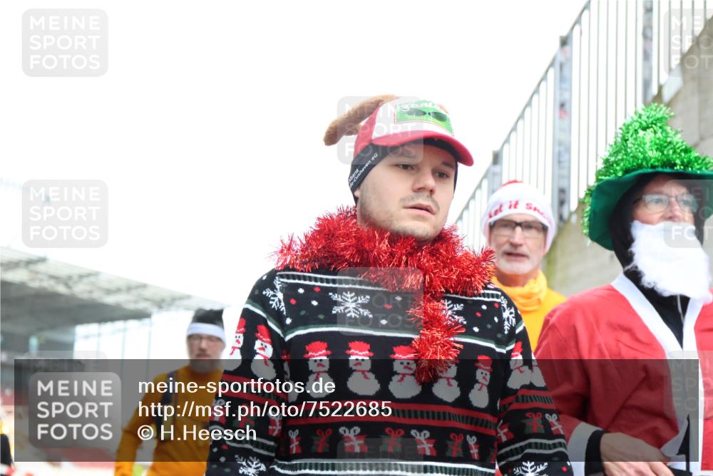 08.12.2024 - St. Pauli X-Mass-Run No. 14 H.Heesch http://msf.ph/oto/7522685 08.12.2024 10:40:42 Ziel 105, 200, 263, 321, 375, 482, 736, 743, 1292, 1303, 1494, 1495, 1764, 1766, 2533, 2609, 2610, 304, 334, 482, 538, 728, 736, 967, 1305, 1308, 1494, 1764, 1766, 2533 meine-sportfotos.de