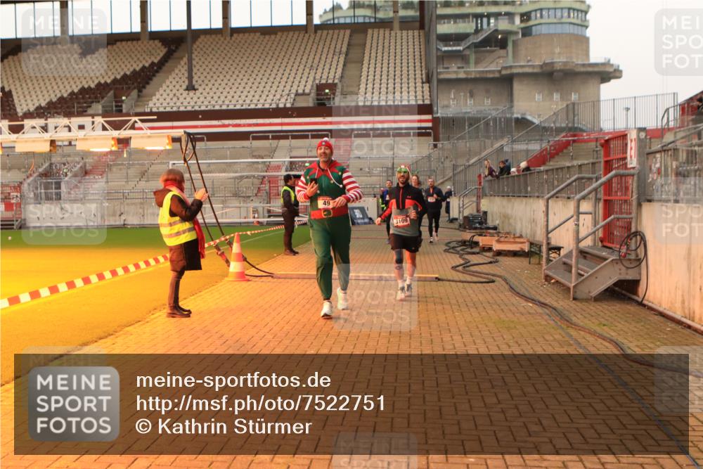 08.12.2024 - St. Pauli X-Mass-Run No. 14 Kathrin Stürmer Photography http://msf.ph/oto/7522751 08.12.2024 09:58:18 Ziel 49, 55, 802, 832, 880, 1075, 1080, 1396, 1397, 1864, 2428, 2872, 3109 meine-sportfotos.de