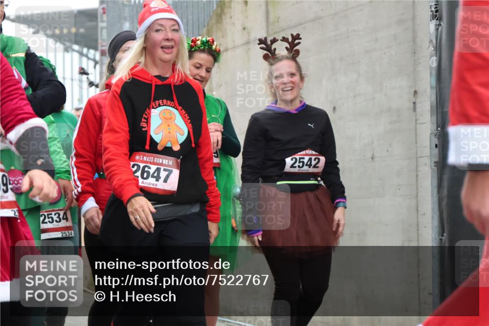 08.12.2024 - St. Pauli X-Mass-Run No. 14 H.Heesch http://msf.ph/oto/7522767 08.12.2024 10:41:03 Ziel 75, 600, 1305, 2569, 2599, 2647, 61, 75, 528, 600, 1117, 1621, 1623, 1699, 2534, 2537, 2541, 2542, 2543, 2560, 2569, 2595, 2596, 2598, 2599, 2623, 2647 meine-sportfotos.de