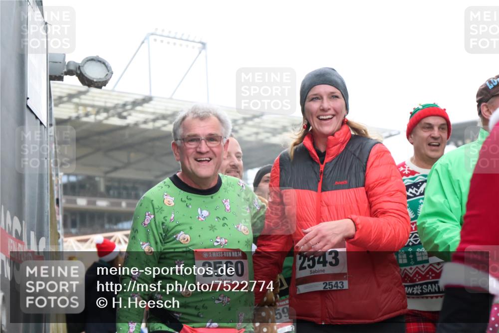 08.12.2024 - St. Pauli X-Mass-Run No. 14 H.Heesch http://msf.ph/oto/7522774 08.12.2024 10:41:05 Ziel 75, 600, 2537, 2543, 2560, 2569, 2599, 2647, 61, 75, 528, 1117, 1621, 1623, 1699, 2534, 2537, 2541, 2542, 2543, 2560, 2595, 2596, 2598, 2599, 2623, 2647, 3225 meine-sportfotos.de