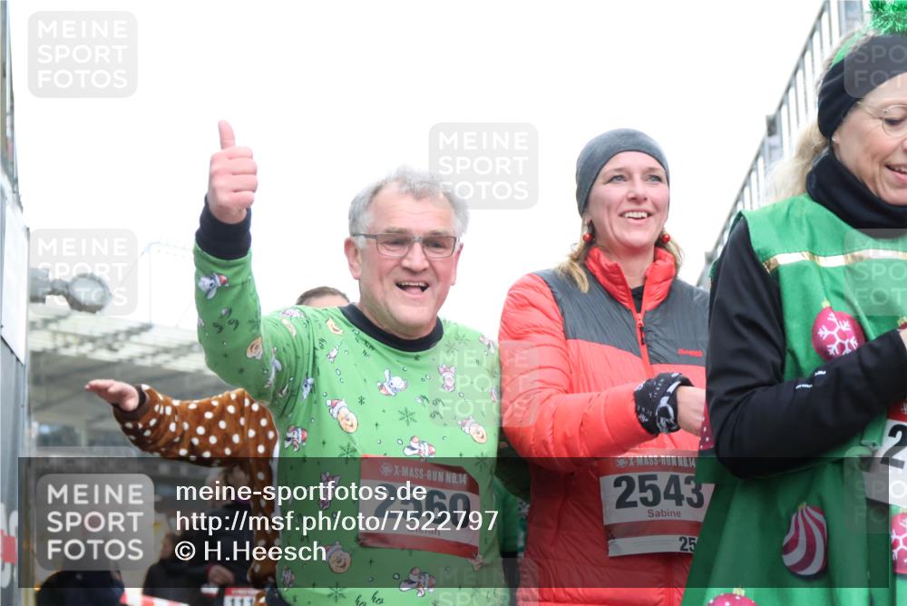 08.12.2024 - St. Pauli X-Mass-Run No. 14 H.Heesch http://msf.ph/oto/7522797 08.12.2024 10:41:06 Ziel 75, 600, 1621, 2537, 2543, 2560, 2569, 2595, 2599, 2647, 61, 528, 1117, 1621, 1623, 1699, 1735, 2534, 2537, 2541, 2542, 2543, 2560, 2595, 2596, 2598, 2623, 3225 meine-sportfotos.de