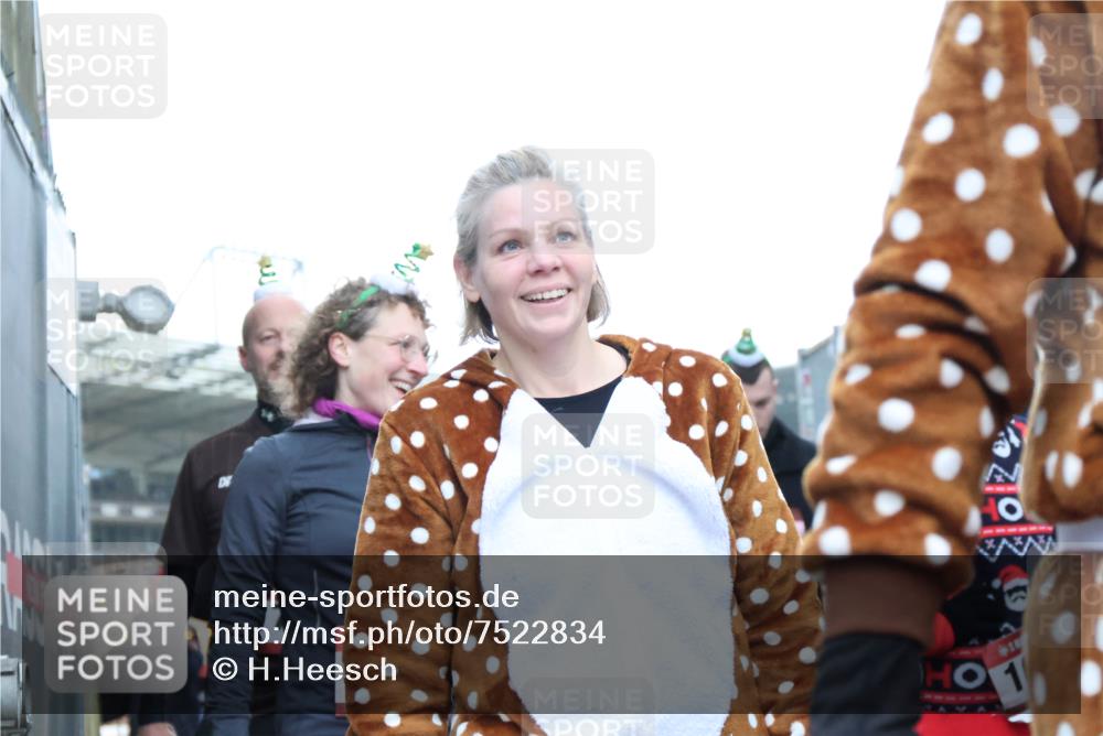 08.12.2024 - St. Pauli X-Mass-Run No. 14 H.Heesch http://msf.ph/oto/7522834 08.12.2024 10:41:11 Ziel 61, 75, 528, 600, 1117, 1621, 1623, 1699, 2534, 2537, 2541, 2542, 2543, 2560, 2569, 2595, 2596, 2598, 2599, 2623, 2647, 528, 584, 1112, 1117, 1131, 1619, 1623, 1699, 1735, 2534, 2541, 2598, 2623, 2678, 3225 meine-sportfotos.de