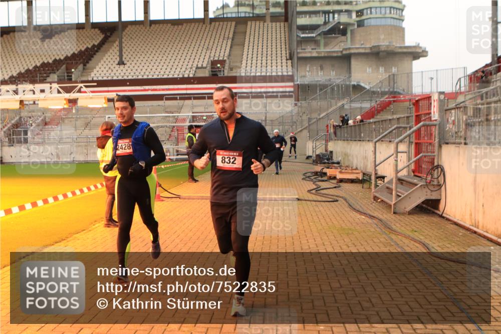 08.12.2024 - St. Pauli X-Mass-Run No. 14 Kathrin Stürmer Photography http://msf.ph/oto/7522835 08.12.2024 09:58:23 Ziel 49, 802, 832, 1105, 1119, 1864, 2428, 2984, 3109 meine-sportfotos.de