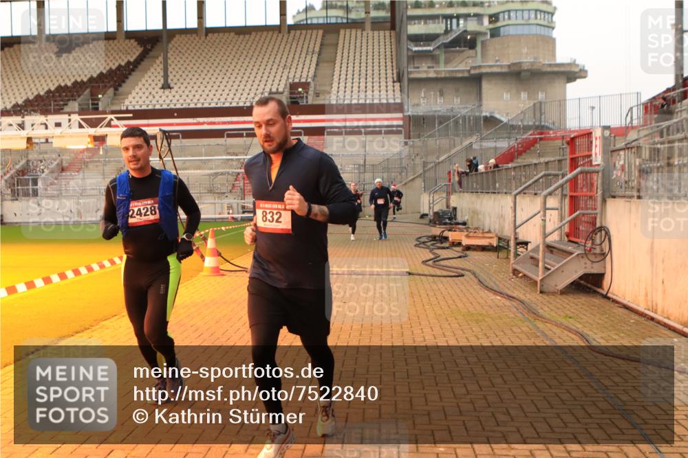 08.12.2024 - St. Pauli X-Mass-Run No. 14 Kathrin Stürmer Photography http://msf.ph/oto/7522840 08.12.2024 09:58:23 Ziel 49, 802, 832, 1105, 1119, 1864, 2428, 2984, 3109 meine-sportfotos.de
