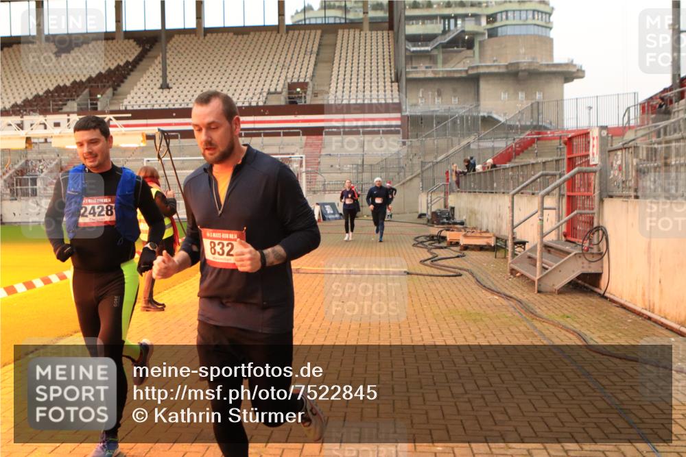 08.12.2024 - St. Pauli X-Mass-Run No. 14 Kathrin Stürmer Photography http://msf.ph/oto/7522845 08.12.2024 09:58:23 Ziel 49, 802, 832, 1105, 1119, 1864, 2428, 2984, 3109 meine-sportfotos.de