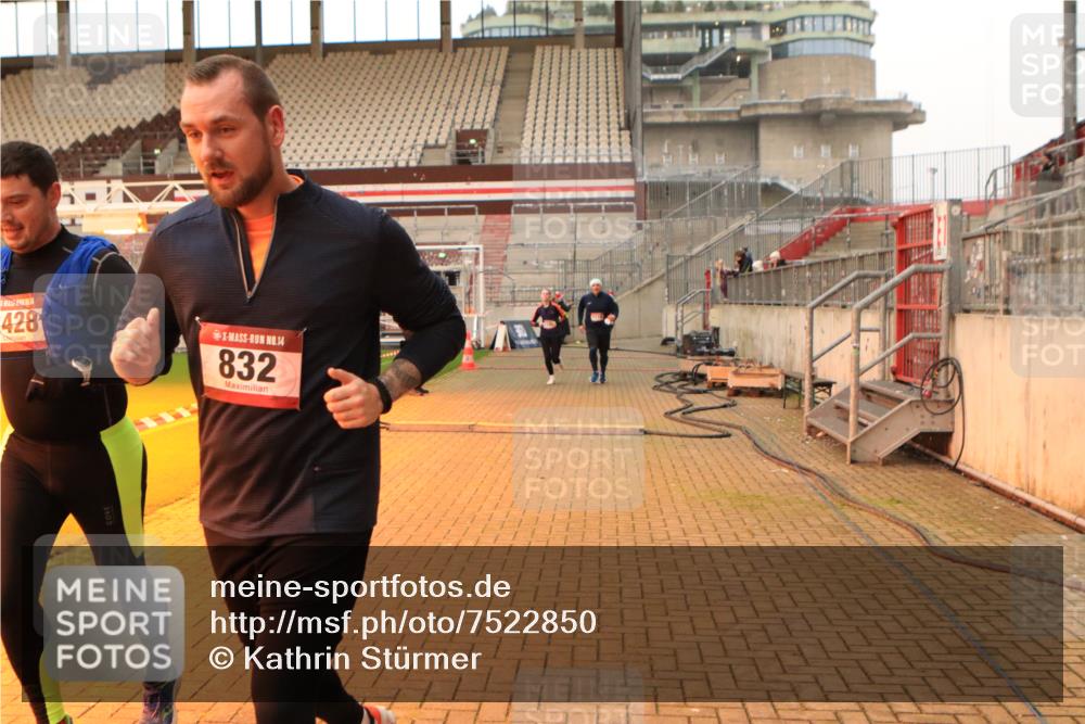 08.12.2024 - St. Pauli X-Mass-Run No. 14 Kathrin Stürmer Photography http://msf.ph/oto/7522850 08.12.2024 09:58:23 Ziel 49, 802, 832, 1105, 1119, 1864, 2428, 2984, 3109 meine-sportfotos.de