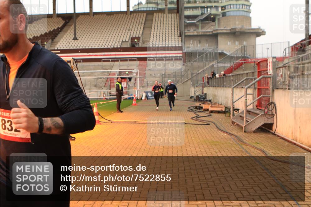 08.12.2024 - St. Pauli X-Mass-Run No. 14 Kathrin Stürmer Photography http://msf.ph/oto/7522855 08.12.2024 09:58:23 Ziel 49, 802, 832, 1105, 1119, 1864, 2428, 2984, 3109 meine-sportfotos.de