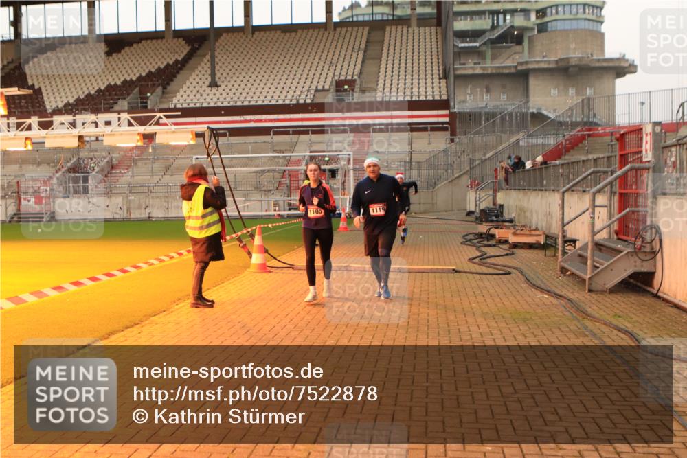 08.12.2024 - St. Pauli X-Mass-Run No. 14 Kathrin Stürmer Photography http://msf.ph/oto/7522878 08.12.2024 09:58:27 Ziel 49, 802, 832, 1105, 1119, 1864, 2428, 2984, 3109 meine-sportfotos.de