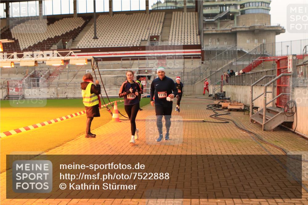 08.12.2024 - St. Pauli X-Mass-Run No. 14 Kathrin Stürmer Photography http://msf.ph/oto/7522888 08.12.2024 09:58:27 Ziel 49, 802, 832, 1105, 1119, 1864, 2428, 2984, 3109 meine-sportfotos.de