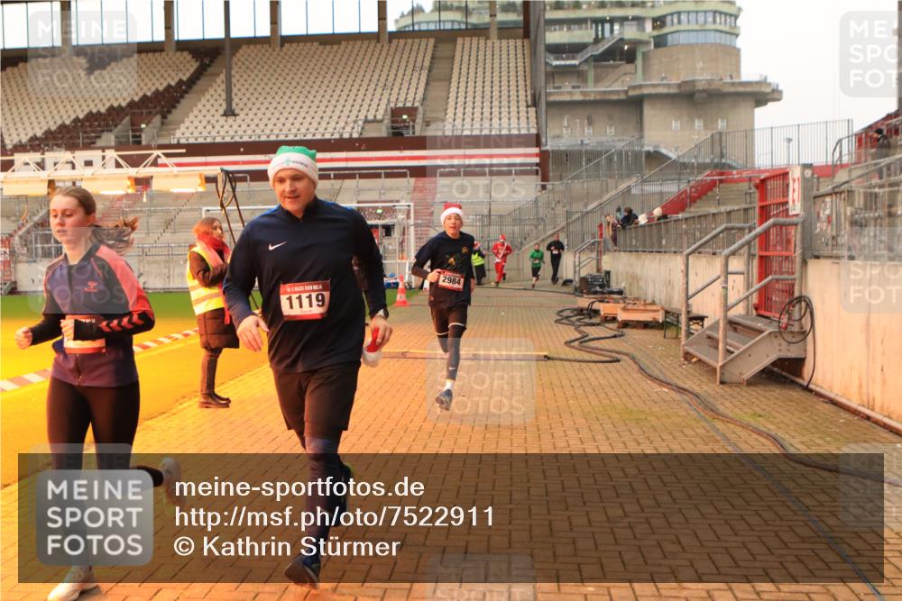 08.12.2024 - St. Pauli X-Mass-Run No. 14 Kathrin Stürmer Photography http://msf.ph/oto/7522911 08.12.2024 09:58:28 Ziel 49, 832, 1105, 1119, 1864, 2428, 2984, 3109 meine-sportfotos.de