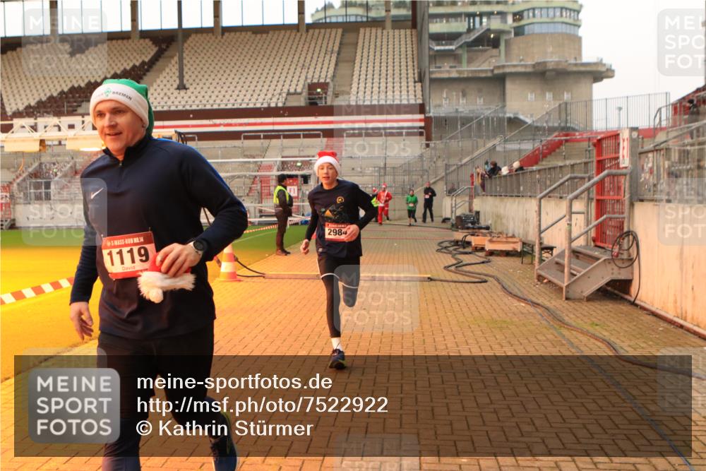 08.12.2024 - St. Pauli X-Mass-Run No. 14 Kathrin Stürmer Photography http://msf.ph/oto/7522922 08.12.2024 09:58:29 Ziel 49, 111, 488, 832, 1105, 1119, 1864, 2428, 2722, 2984, 3109 meine-sportfotos.de