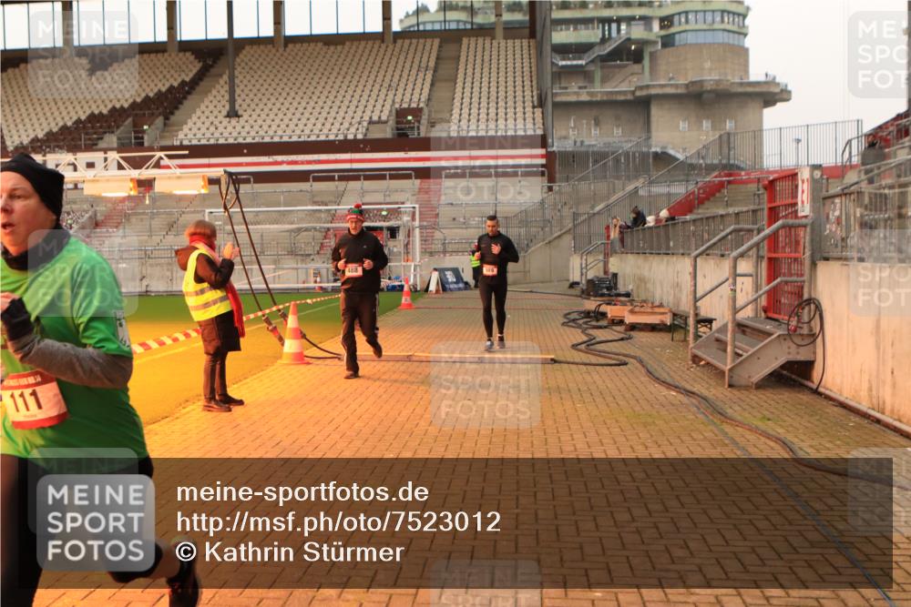 08.12.2024 - St. Pauli X-Mass-Run No. 14 Kathrin Stürmer Photography http://msf.ph/oto/7523012 08.12.2024 09:58:36 Ziel 111, 488, 989, 1105, 1119, 2722, 2984 meine-sportfotos.de