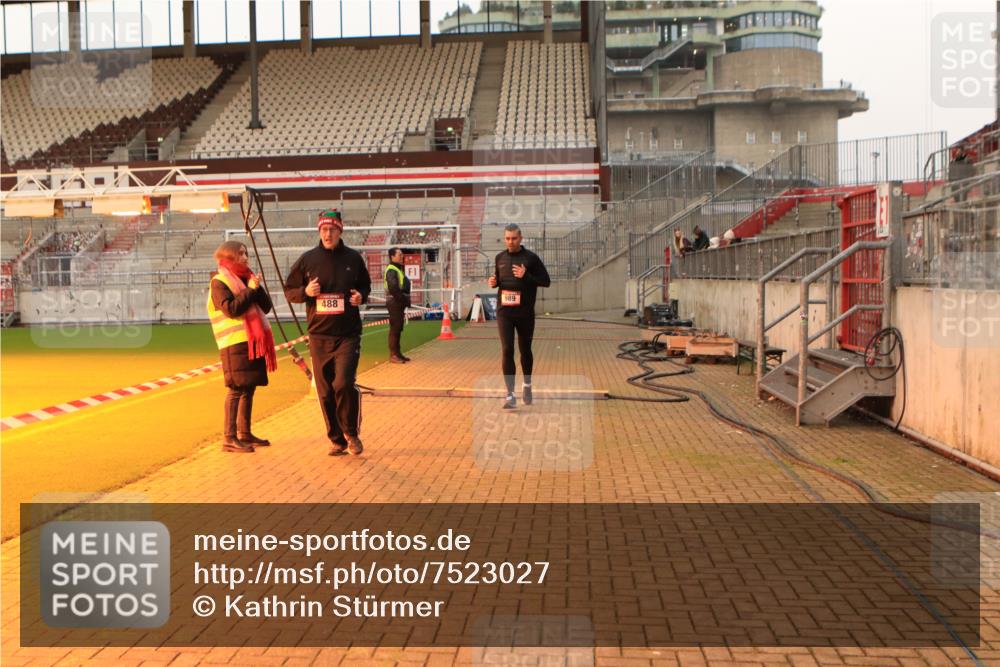 08.12.2024 - St. Pauli X-Mass-Run No. 14 Kathrin Stürmer Photography http://msf.ph/oto/7523027 08.12.2024 09:58:37 Ziel 111, 488, 989, 1105, 1119, 2722, 2984 meine-sportfotos.de