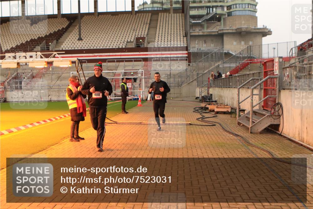 08.12.2024 - St. Pauli X-Mass-Run No. 14 Kathrin Stürmer Photography http://msf.ph/oto/7523031 08.12.2024 09:58:37 Ziel 111, 488, 989, 1105, 1119, 2722, 2984 meine-sportfotos.de