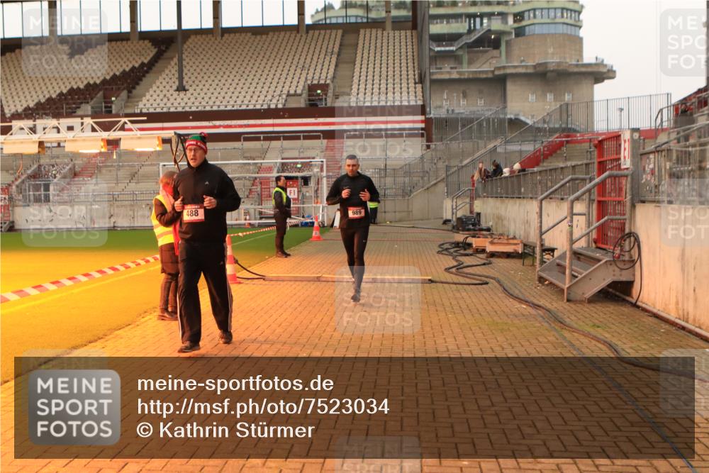 08.12.2024 - St. Pauli X-Mass-Run No. 14 Kathrin Stürmer Photography http://msf.ph/oto/7523034 08.12.2024 09:58:37 Ziel 111, 488, 989, 1105, 1119, 2722, 2984 meine-sportfotos.de