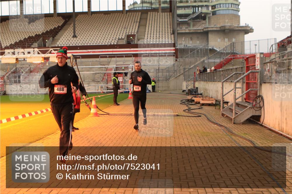 08.12.2024 - St. Pauli X-Mass-Run No. 14 Kathrin Stürmer Photography http://msf.ph/oto/7523041 08.12.2024 09:58:38 Ziel 111, 488, 989, 1105, 1119, 2722, 2984 meine-sportfotos.de