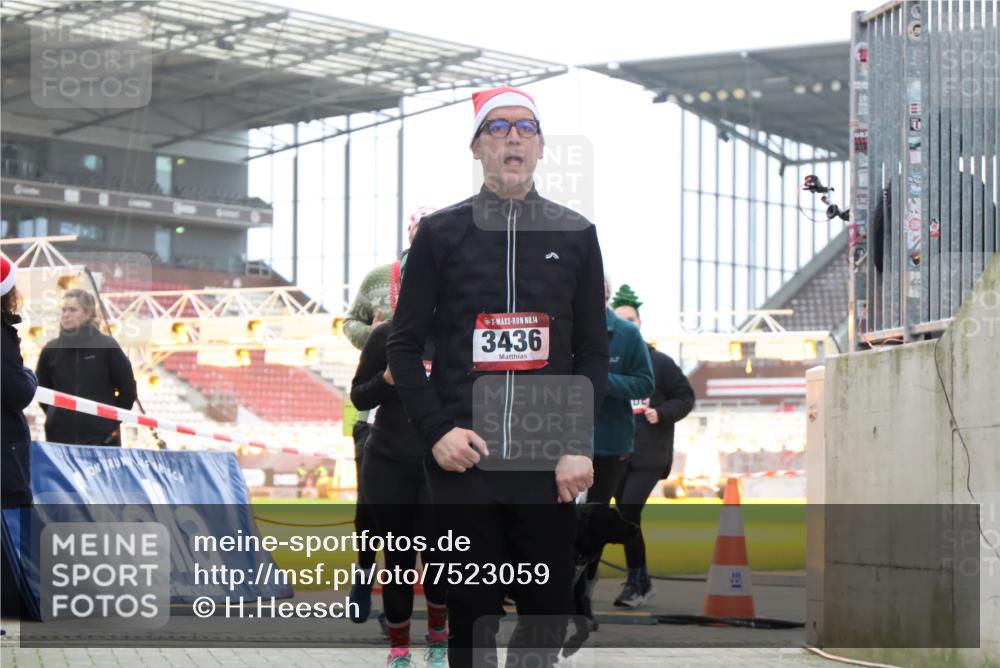 08.12.2024 - St. Pauli X-Mass-Run No. 14 H.Heesch http://msf.ph/oto/7523059 08.12.2024 10:41:58 Ziel 1403, 1404, 1752, 1755, 1757, 1760, 2198, 3424, 1438, 1440, 3230, 3427, 3436 meine-sportfotos.de