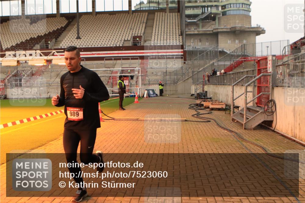 08.12.2024 - St. Pauli X-Mass-Run No. 14 Kathrin Stürmer Photography http://msf.ph/oto/7523060 08.12.2024 09:58:39 Ziel 111, 488, 989, 1105, 1119, 2722, 2984 meine-sportfotos.de