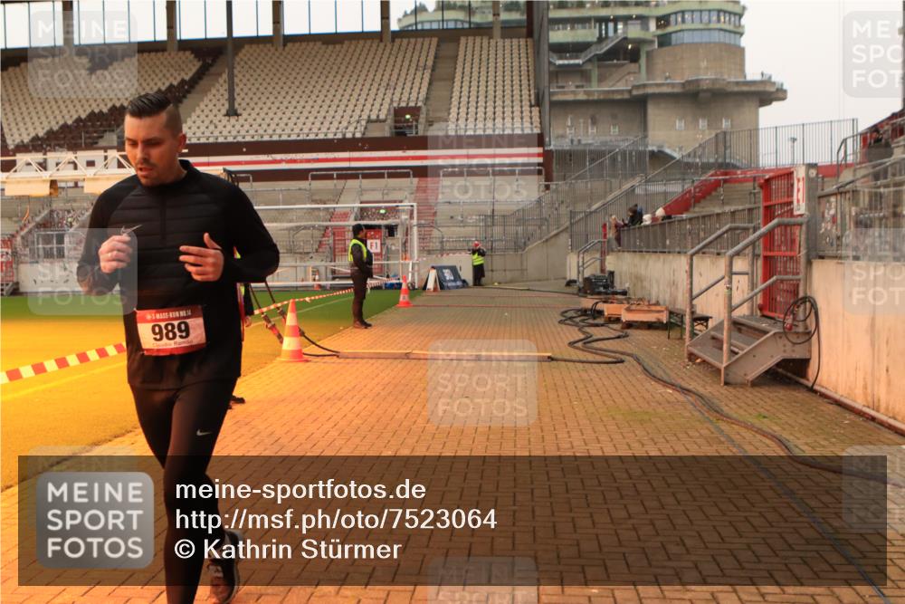 08.12.2024 - St. Pauli X-Mass-Run No. 14 Kathrin Stürmer Photography http://msf.ph/oto/7523064 08.12.2024 09:58:39 Ziel 111, 488, 989, 1105, 1119, 2722, 2984 meine-sportfotos.de