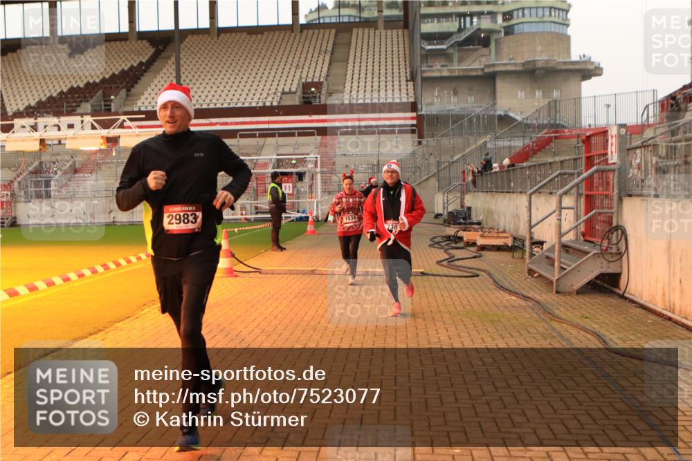 08.12.2024 - St. Pauli X-Mass-Run No. 14 Kathrin Stürmer Photography http://msf.ph/oto/7523077 08.12.2024 09:58:56 Ziel 738, 1202, 1534, 1802, 1874, 2983 meine-sportfotos.de