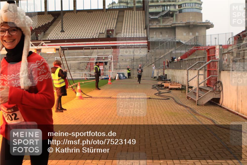08.12.2024 - St. Pauli X-Mass-Run No. 14 Kathrin Stürmer Photography http://msf.ph/oto/7523149 08.12.2024 09:59:04 Ziel 738, 1202, 1534, 1802, 1874, 2983, 3293 meine-sportfotos.de
