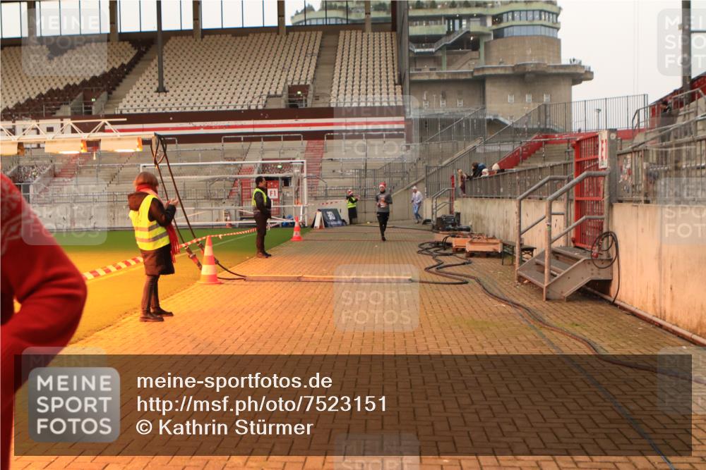 08.12.2024 - St. Pauli X-Mass-Run No. 14 Kathrin Stürmer Photography http://msf.ph/oto/7523151 08.12.2024 09:59:04 Ziel 738, 1202, 1534, 1802, 1874, 2983, 3293 meine-sportfotos.de