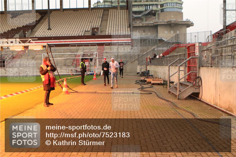 08.12.2024 - St. Pauli X-Mass-Run No. 14 Kathrin Stürmer Photography http://msf.ph/oto/7523183 08.12.2024 09:59:12 Ziel 431, 1202, 1802, 1874, 2746, 2762, 3293 meine-sportfotos.de