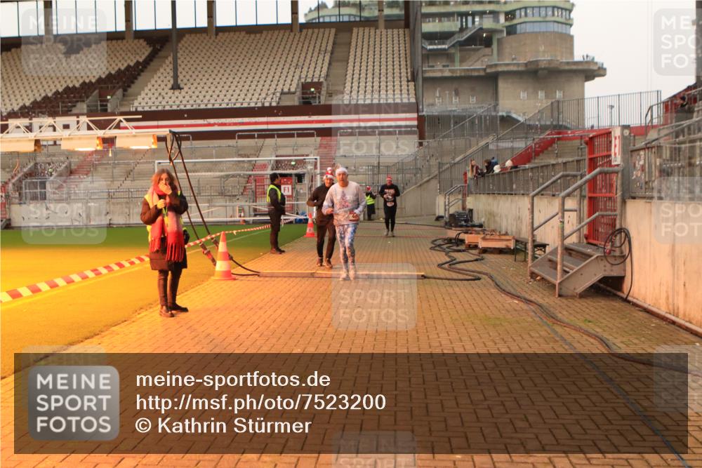 08.12.2024 - St. Pauli X-Mass-Run No. 14 Kathrin Stürmer Photography http://msf.ph/oto/7523200 08.12.2024 09:59:13 Ziel 431, 1202, 1802, 1874, 2746, 2762, 3293 meine-sportfotos.de