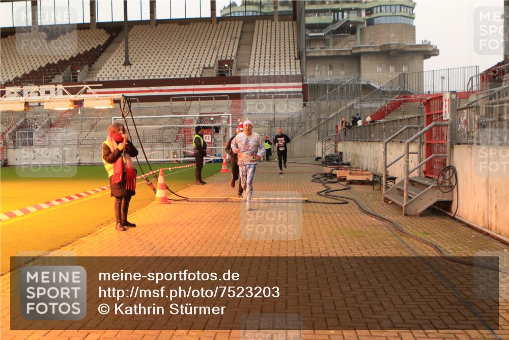 08.12.2024 - St. Pauli X-Mass-Run No. 14 Kathrin Stürmer Photography http://msf.ph/oto/7523203 08.12.2024 09:59:13 Ziel 431, 1202, 1802, 1874, 2746, 2762, 3293 meine-sportfotos.de