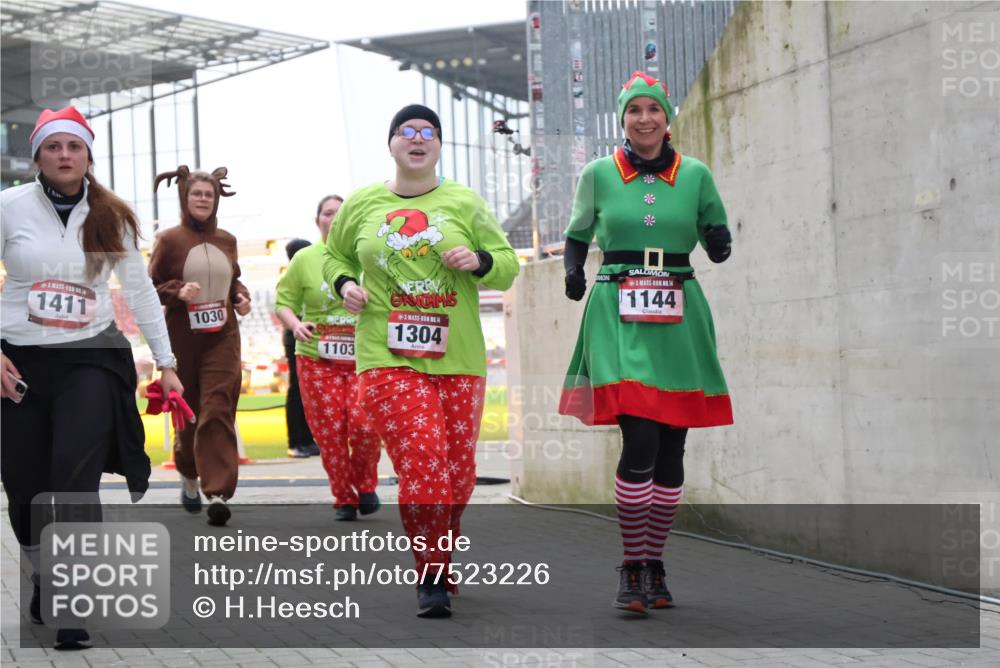 08.12.2024 - St. Pauli X-Mass-Run No. 14 H.Heesch http://msf.ph/oto/7523226 08.12.2024 10:43:21 Ziel 1204, 1231, 1520, 1524, 1525, 1030, 1103, 1144, 1304, 1411 meine-sportfotos.de