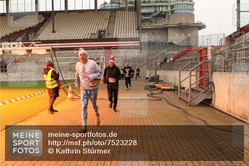 08.12.2024 - St. Pauli X-Mass-Run No. 14 Kathrin Stürmer Photography http://msf.ph/oto/7523228 08.12.2024 09:59:15 Ziel 431, 1874, 2746, 2762, 3156, 3157, 3293 meine-sportfotos.de