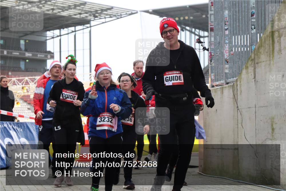 08.12.2024 - St. Pauli X-Mass-Run No. 14 H.Heesch http://msf.ph/oto/7523268 08.12.2024 10:43:35 Ziel 1030, 1038, 1103, 1144, 1155, 1304, 1411, 307, 557, 1038, 1515, 1519, 3232, 3236 meine-sportfotos.de