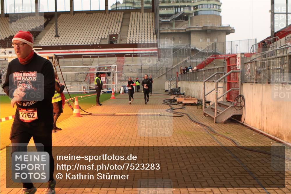 08.12.2024 - St. Pauli X-Mass-Run No. 14 Kathrin Stürmer Photography http://msf.ph/oto/7523283 08.12.2024 09:59:20 Ziel 431, 2478, 2480, 2746, 2762, 3156, 3157, 3293 meine-sportfotos.de